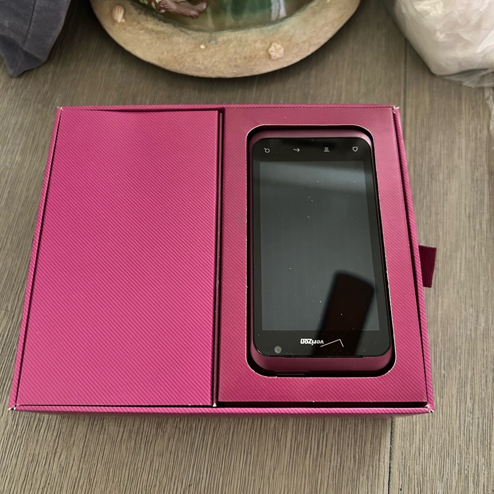 HTC Rhyme Smartphone NIB